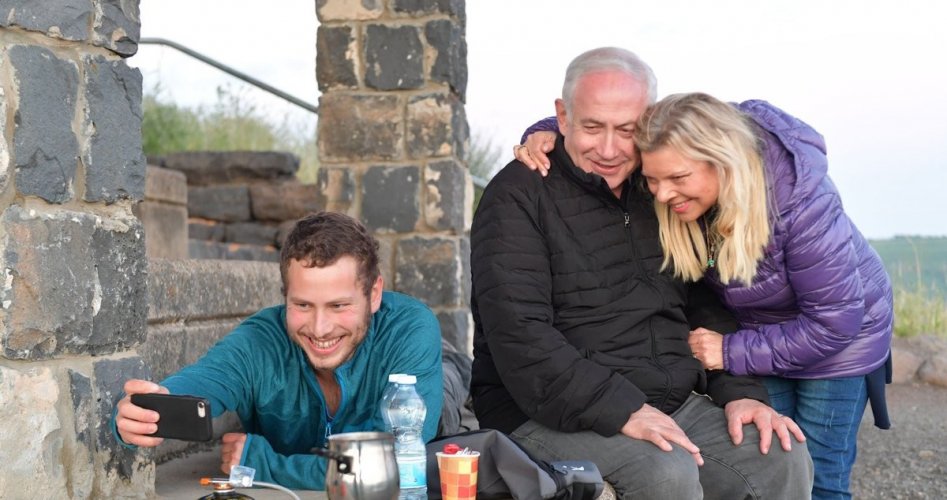 نتنياهو يزور الجولان مع أسرته ويعلق ما أجملك يا أرض إسرائيل