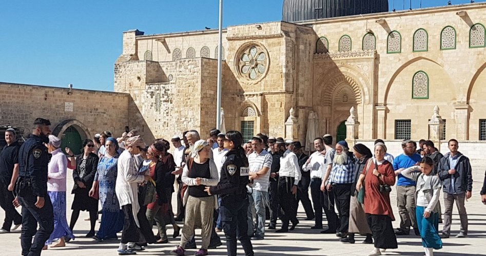 عشرات المستوطنين يقتحمون المسجد الأقصى