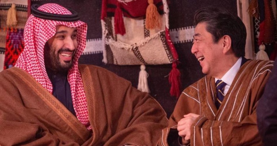 رئيس وزراء اليابان، شينزو آبي في ضيافة محمد بن سلمان