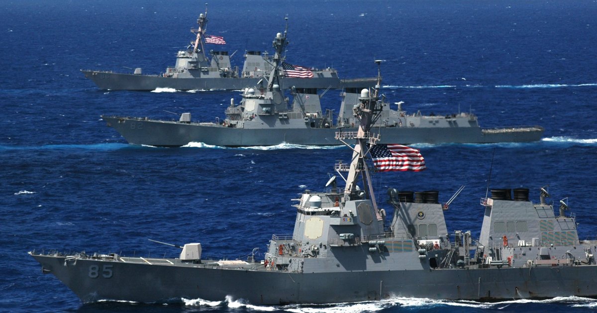 الان – البحرية الأمريكية تصد هجومًا بحريًا للحوثيين وتغرق زوارق تابعة لهم . جريدة البوكس نيوز