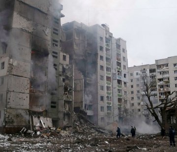 الحرب في أوكرانيا تطال العمارات السكنية الشاهقة