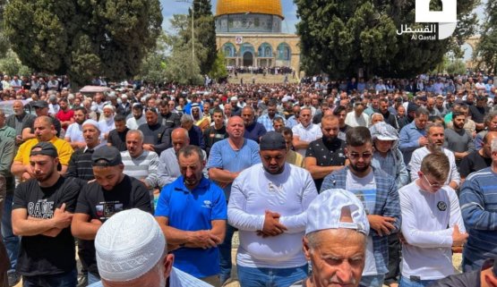150 ألف مصلٍ يؤدون صلاة الجمعة الثالثة من رمضان في المسجد الأقصى