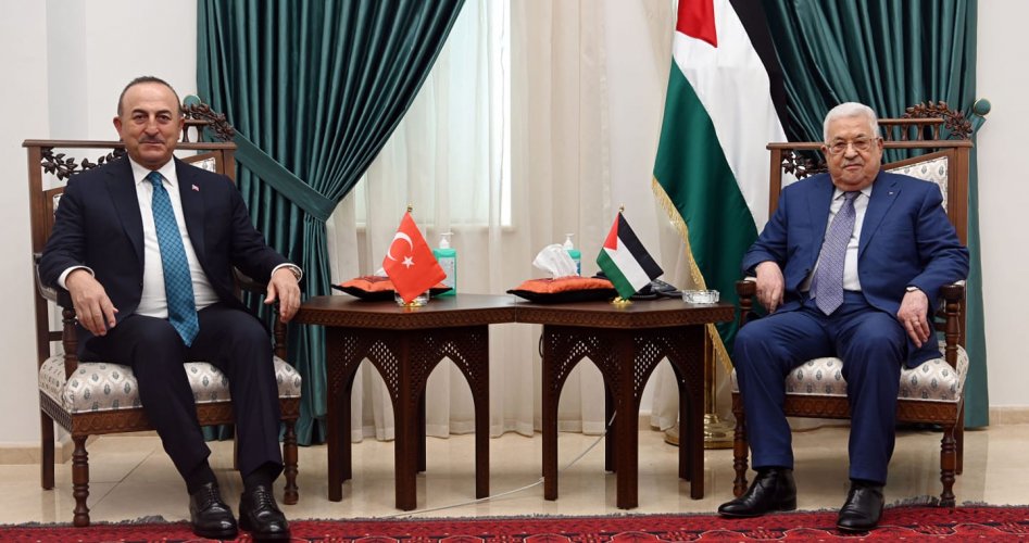 الرئيس الفلسطيني محمود عباس يستقبل وزير الخارجية التركي في رام الله