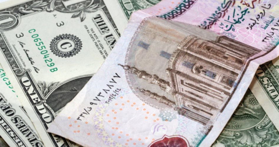 الجنيه المصري يحافظ على استقراره أمام الدولار رغم رفع الفائدة   