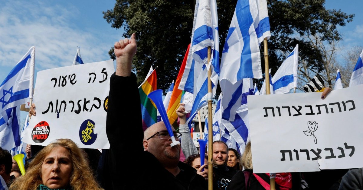 تجدد الاحتجاجات ضد نتنياهو في إسرائيل وسط اشتباكات مع الشرطة . جريدة البوكس نيوز