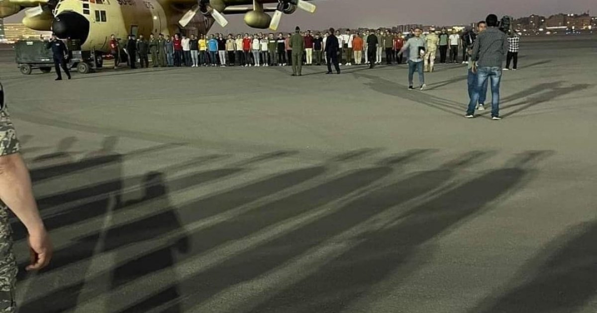 اربع طائرات حربية مصرية أقلت 177 عسكريا كانوا محتجزين في السودان