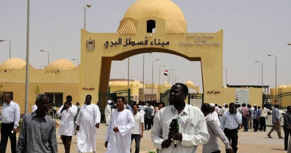 تدفق السودانيين بمعبر قسطل