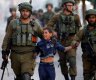 قوات إسرائيلية تعتقل طفل فلسطيني- أرشيف