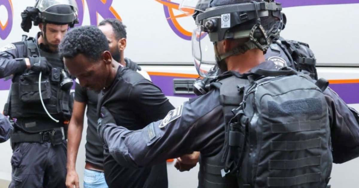 الان – الاحتلال يقرر فرض “الاعتقال الإداري” بحق طالبي لجوء إريتريين اشتبكوا مع الشرطة . جريدة البوكس نيوز
