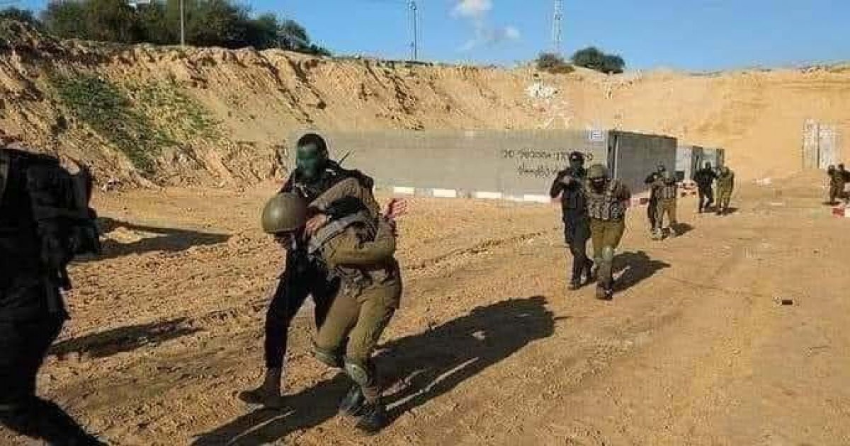 الان – صحيفة أمريكية تكشف عدد الأسرى العسكريين والمدنيين لدى حماس . جريدة البوكس نيوز
