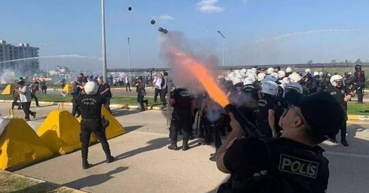 الان – الشرطة التركية تُفرق متظاهرين حاولوا اقتحام قاعدة عسكرية أمريكية . جريدة البوكس نيوز