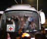 حافلة تُقل فلسطينيين تم إطلاقهم