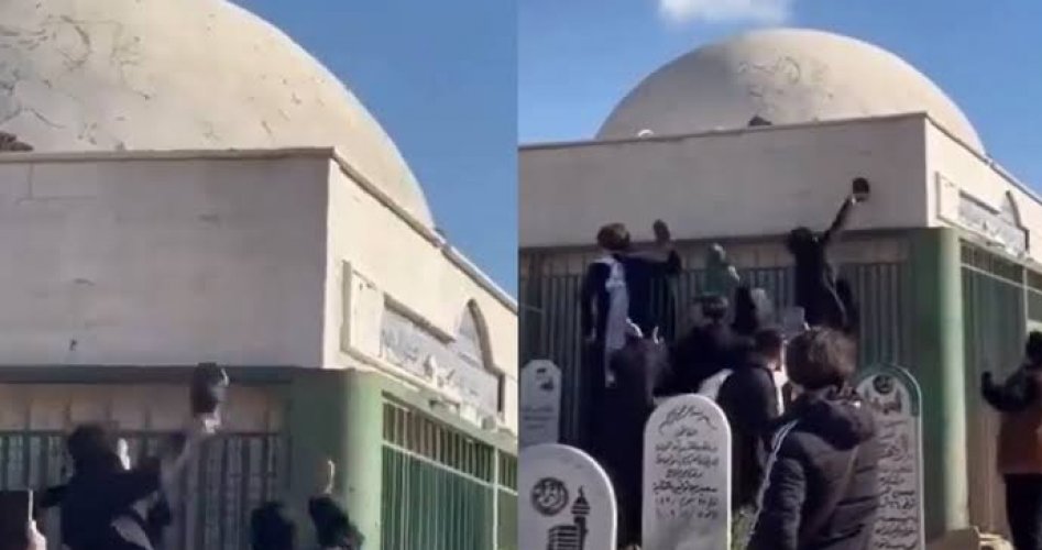اعتداء الزوار العراقيين على قبر معاوية في سوريا