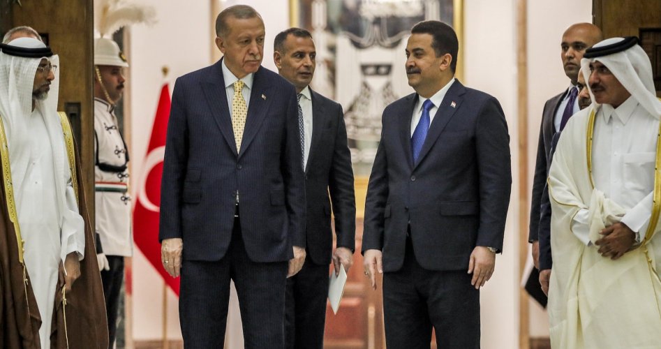 أردوغان والسوداني قبل توقيع مذكرة التفاهم