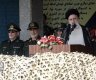 الرئيس الإيراني يلقي كلمة خلال يوم الجيش