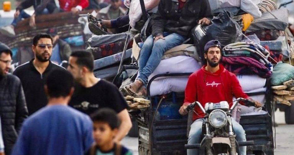 آلاف الفلسطينيين النازحين من رفح بعد هجوم جيش الاحتلال