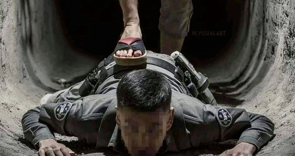 جندي إسرائيلي تحت قدم مقاتل من القسام