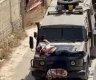 قوات الاحتلال تربط شابًا فلسطينيًا على سيارة وتنكل به
